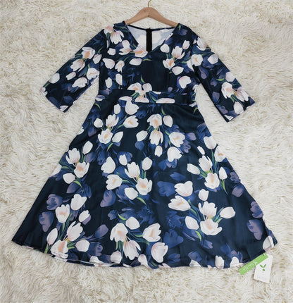 SpringStil® - Weißes Tulpenschichtenkleid mit kurzen blauen Ärmeln