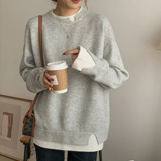 Grau-weißer Two-Fers-Pullover mit Oversize-Schnitt und langen Ärmeln