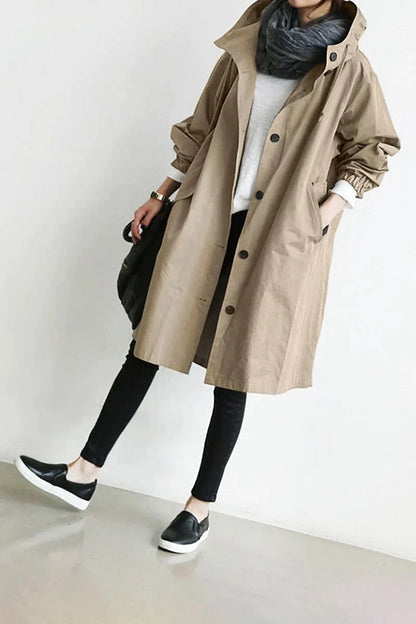 Kapuze mit Trenchcoat